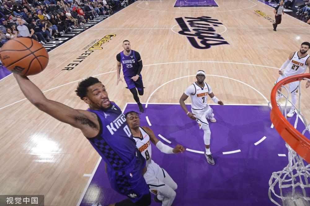 足球中显得 足球中显得