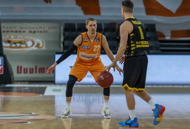 两家俱乐部 两家俱乐部